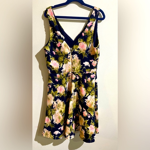 Bo Bel floral Dress size small. - Picture 2 of 5